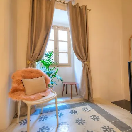 Апартаменты Chic Duplex Maisonette In Centre-ddem1-4 *