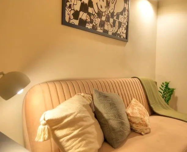 Апартаменты Chic Duplex Maisonette In Centre-ddem1-4